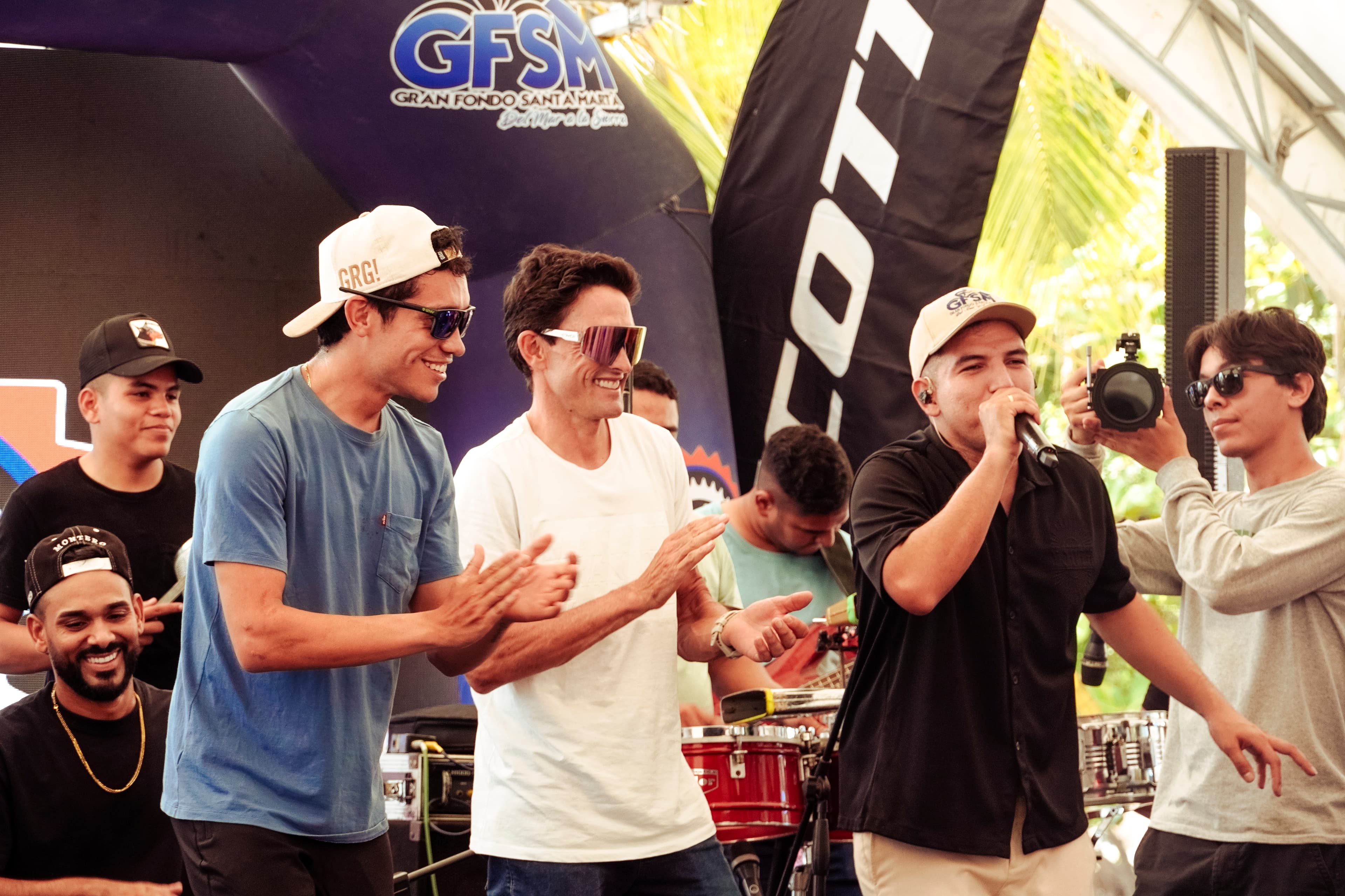 Ciclistas participando en el Gran Fondo Santa Marta