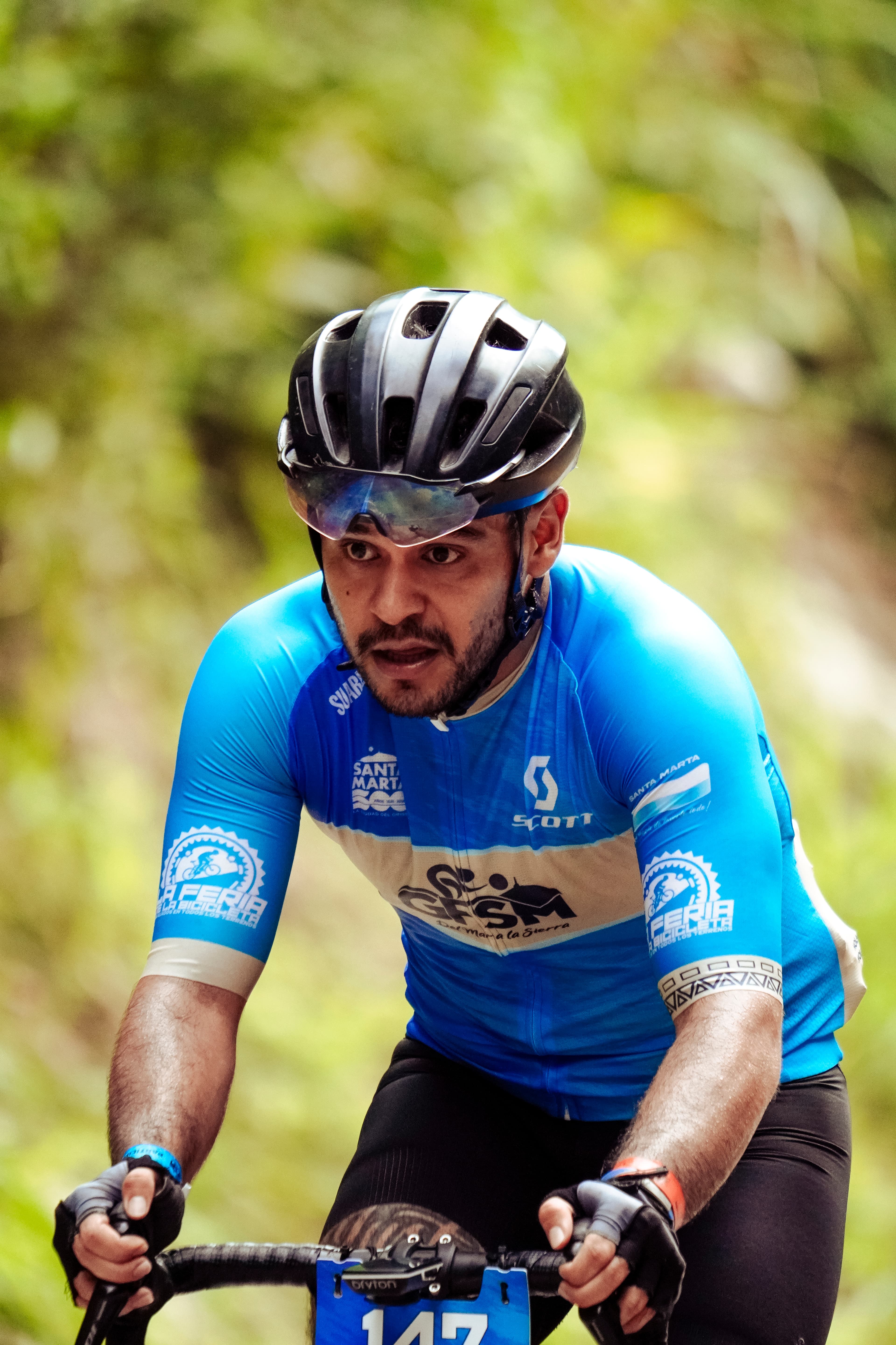 Ciclistas participando en el Gran Fondo Santa Marta